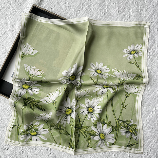 Spring Green White Daisies